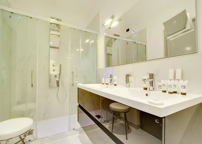 Queen Palace Πανσιόν 4*